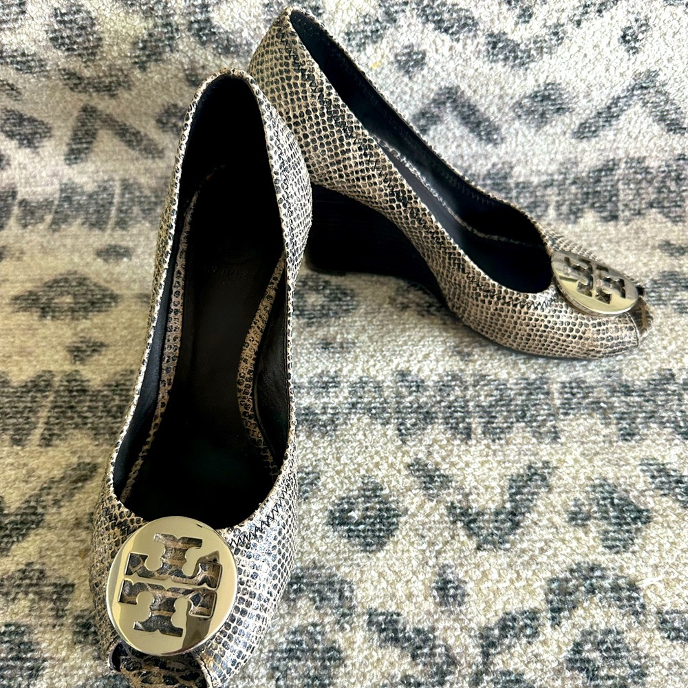 Tory Burch Black and Cream Wedges